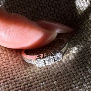 Elegant 14K White Gold 3 Diamond Ring Size 5.5